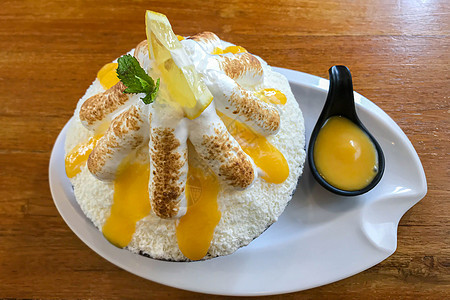 水果甜点 用来解渴冰淇淋美食餐厅牛奶食物黄色桌子奶油柠檬绿色图片
