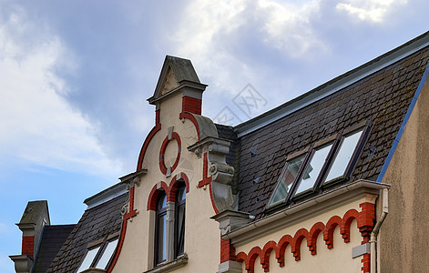 在小城镇Flensburg发现的美丽古老的外墙建筑旅行景观历史旅游老房子建筑学木头蓝色城市天空图片