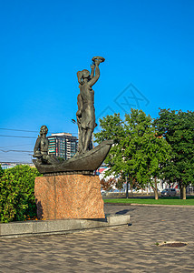 乌克兰第尼佩尔青年雕塑纪念碑历史建筑旅行长椅旅游街道晴天花坛教会图片
