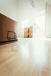 移动 纸板 用于搬入新的 清洁和亮亮的家的盒子地面卡片盒销售搬迁住宅船运投资抵押财产公寓图片