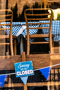 对不起 在19号封锁期间 我们是在餐厅外的闭路牌疾病民众店铺零售经济窗户木板标志椅子入口图片