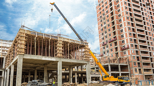 建筑工地的起重卡车施工劳动者起重车工程师报酬建筑学建筑材料承包商财产城市图片