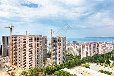 建筑工地高楼脚架 城市观景天气地面建筑材料天空摩天大楼景观蓝色脚手架起重机生产图片