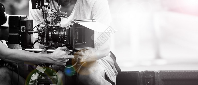 电影业 用专业摄影机拍电影导演相机生产电视记录录像师视频娱乐男人摄像师图片