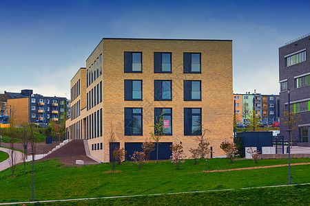 现代城市Velbert和校园校舍地标景观镜像人行道金融玻璃地面大理石建筑图片