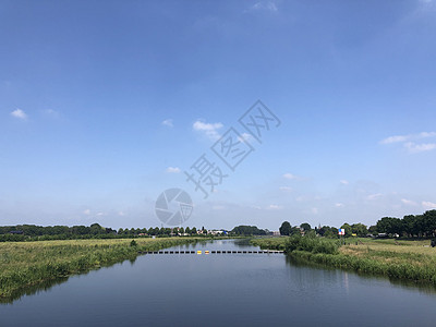 Hardenberg周围的Vecht河蓝天图片