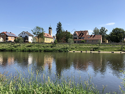 雷根河在雷根斯堡教会住房图片