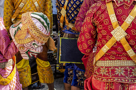在传统式的Lakhon Khol面罩舞蹈服装戏服遗产文化舞者面具蒙面高棉语仪式演员衣服图片