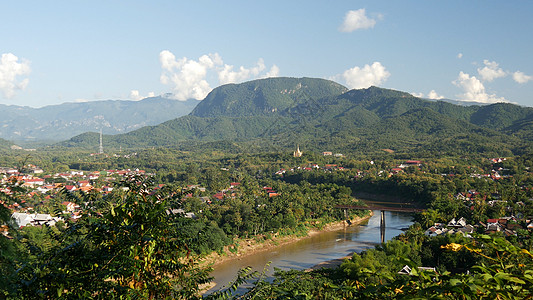 琅勃拉邦普西山在Phoousi山丘的景象背景