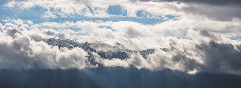 奥地利 雪山 云 雪和蓝天空的奥地堡冒险悬崖绝壁荒野登山明信片天气岩石天空探索图片