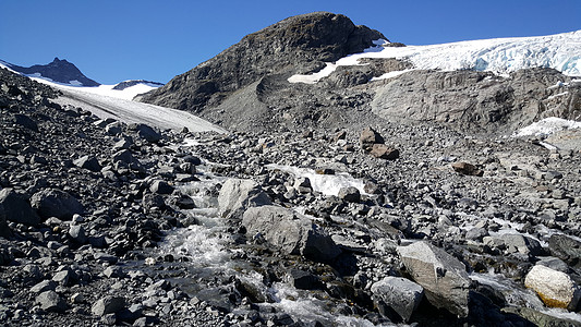 Jotunheimen国家公园的岩石和雪图片
