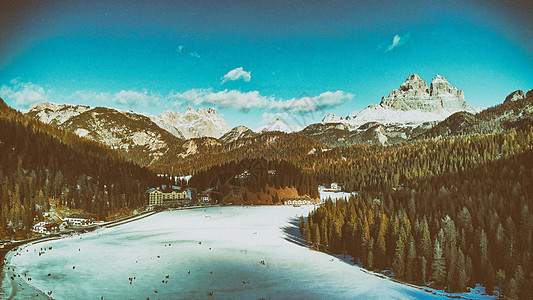 冬季意大利多洛米特人 米苏里纳的空中景象远足天空旅行假期风景旅游高山蓝色森林池塘图片