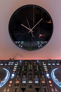 黑色 Clock DJ 混合高清图片