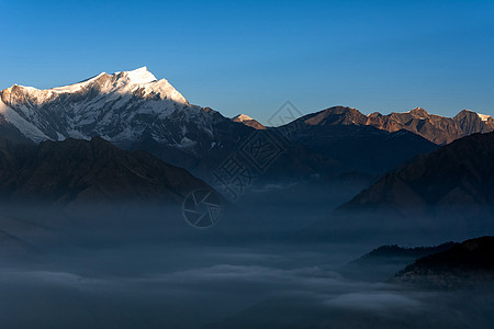 Poon山是Gorepani村著名景点 以在尼泊尔Annapurna山脉上看到美丽的日出 在Nepal的Annapurna山脉上图片