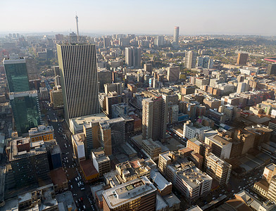 南非约翰内斯堡市中心上空的高角角度浏览量百分比建筑物市中心天线城市图片