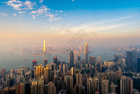 香港市中心香港天际线的著名城市景观在黄昏时分从维多利亚峰看香港著名的观点摩天大楼码头场景建筑旅行顶峰港口日落灯泡商业图片