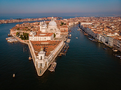 大运河大运河和意大利威尼斯圣玛丽亚德拉萨鲁特吊船建筑学城市缆车旅行蓝色旅游房子景观建筑物图片