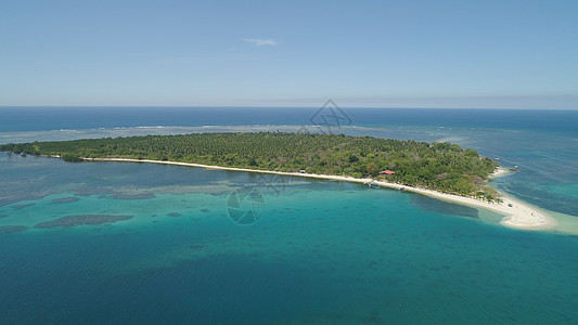热带岛屿马加拉瓦和海滩图片