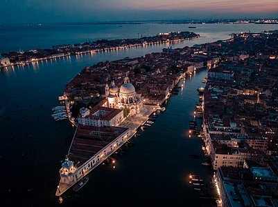 大运河大运河和意大利威尼斯圣玛丽亚德拉萨鲁特吊船建筑学建筑物缆车蓝色建筑街道地标正方形历史性图片