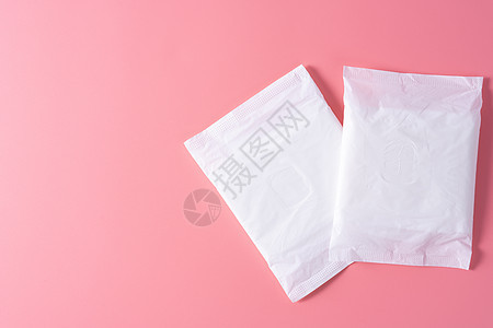 卫生巾 粉红色背景的卫生巾 月经 女性卫生 顶视图吸水性软垫尿布产品女孩女士广告织物经期内衣背景图片