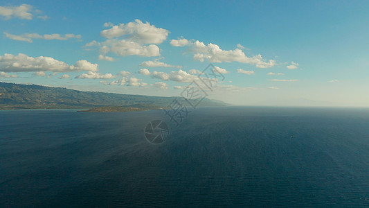 菲律宾宿务 海景 岛和天空有云棕榈海岸线叶子鸟瞰图森林风景旅游树林海滩海岸图片