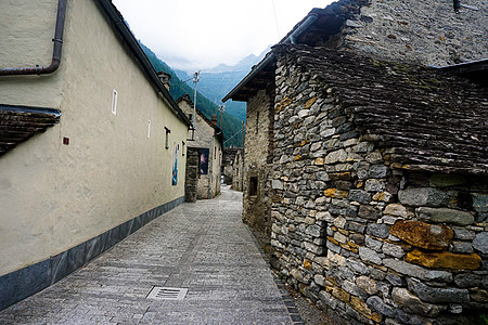 瑞士美丽的Sonogno村典型的街道图片
