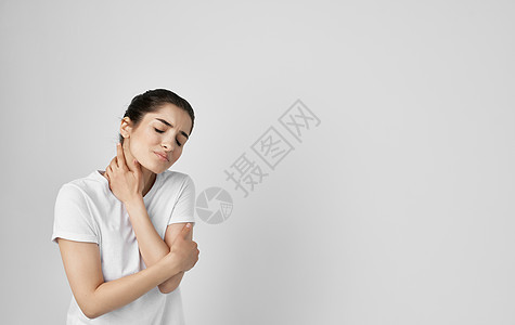 患有颈颈部健康问题的妇女不服药治疗不适痛苦女性成人疾病流感肩膀脖子医疗女士卫生图片