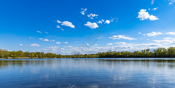 Bajkal大湖及其上小半岛的全景森林阳光公园天空风景环境旅游旅行半岛太阳图片