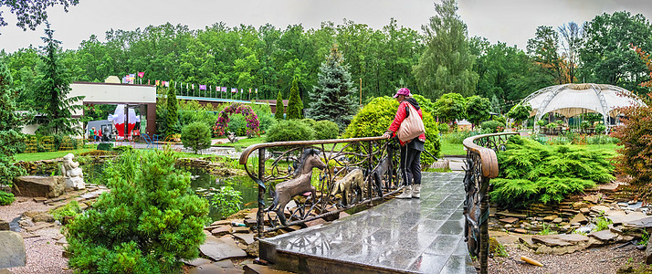 乌克兰哈尔科夫费尔德曼生态公园鸟舍花园灯笼动物公园雕塑吸引力胡同艺术生态园图片