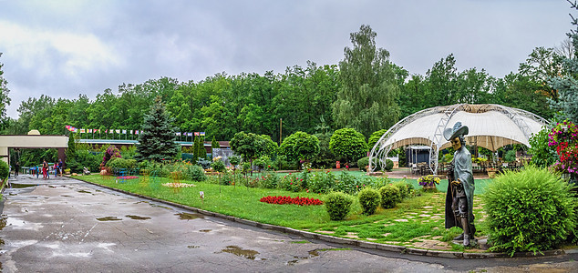 乌克兰哈尔科夫费尔德曼生态公园时钟长凳植物艺术公园生态园池塘动物园花园旅行图片