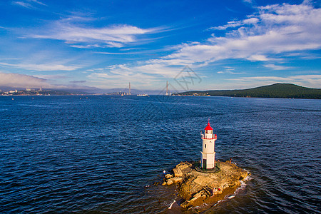 海景与托卡列夫斯基灯塔的风景图片