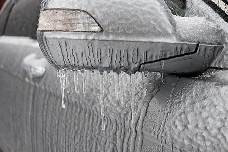 冷冻后视镜和有冰冰 冰和霜的汽车擦拭器图片