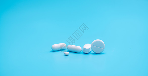 蓝色背景上的圆形白色药丸 片剂和胶囊丸药物剂型 药房和健康主题背景 制药行业旗帜 在线药店横幅图片