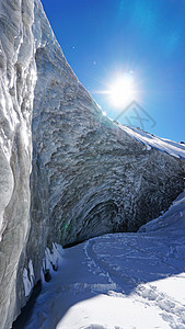 冰川图山顶高冰墙 博格丹诺维奇冰川环境水晶冰山海浪山脉蓝色探索射线气候太阳背景
