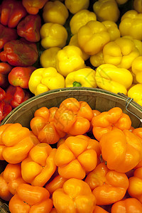 市场上显示的多彩顶部水果烹饪食物蔬菜橙子农业营养美食辣椒植物图片