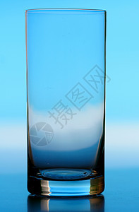 静生摄影饮料玻璃水晶喷泉宏观波纹口渴矿物反射瓶子图片