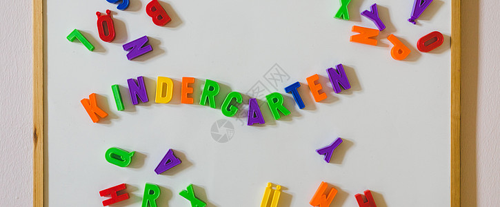 概念 多彩字母和一词塑料智力游戏学前班标识家庭时间技巧婴儿幼儿园图片