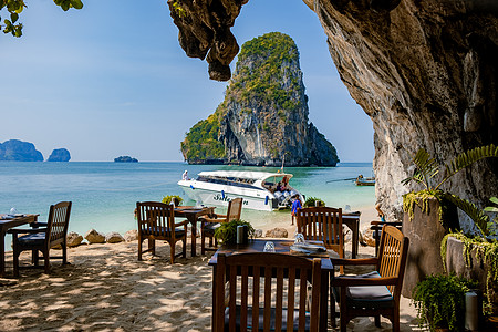 位于泰国克拉比的美景背景下假期旅游太阳餐厅社论奢华岩石树叶尾巴旅行图片