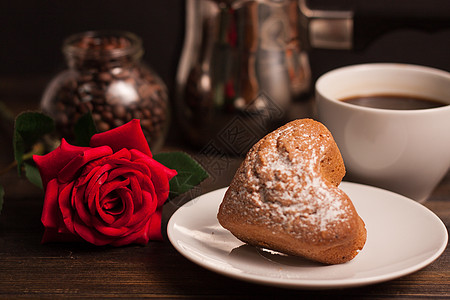 绿纸巾木制餐桌咖啡咖啡桌子面包玫瑰厨房面团早餐水果木头包子糕点图片