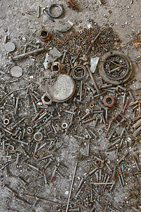 旧生锈的螺栓 坚果和洗衣机技术煤矸石连接材料工业垃圾硬件废料铁器图片