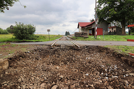 废弃车站和赛道的终点轨枕运输火车铁轨铁路垫子金属图片