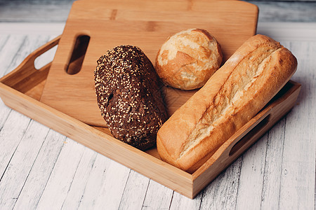 整个谷物面包面包面包 自制蛋糕 烹饪木板厨房产品饮食美食小麦脆皮纤维耳朵生活燕麦图片