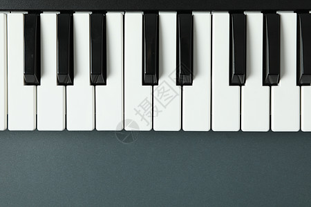 钢琴制作tex 的深色背景空间上的钢琴键盘娱乐歌曲制作人配饰迷笛制作者派对技术打碟机耳朵背景