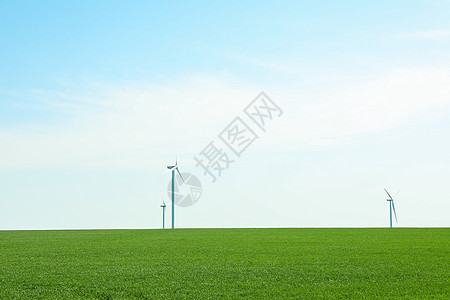 绿色草地的风力涡轮机 文字空间 美丽的春绿草原活力电气风车技术蓝色创新生态发电机力量图片