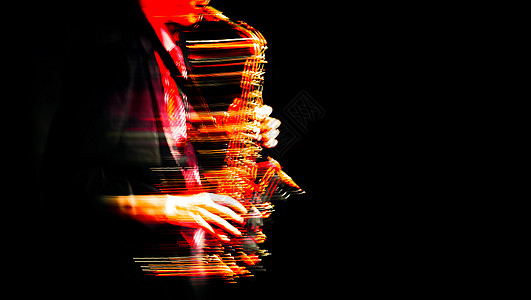 萨克斯声播放器在舞台上表演玩家射线男性喇叭展示萨克斯手艺术家辉光音乐金子图片