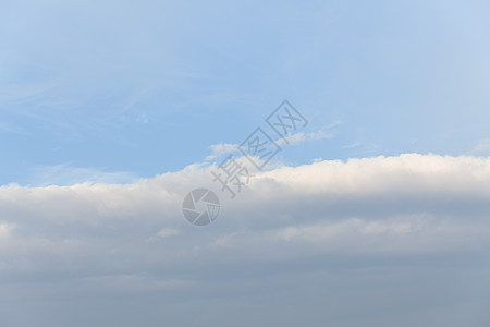 蓝色天空的白云白色气氛晴天风景空气阳光天堂环境多云气候图片