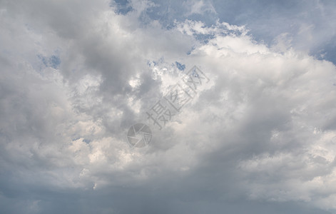 sk 上的戏剧性云气氛天气蓝色天空太阳天堂空气阳光风暴背景图片