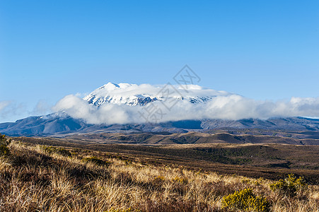 Ruapehu山隐藏在新西兰的云中图片