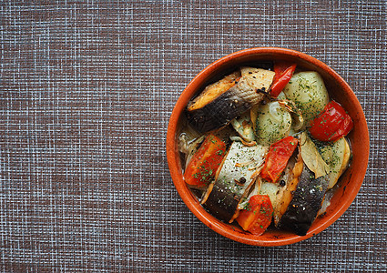 蔬菜的鱼盘牛扒土豆餐厅美味美食盘子正方形食品炙烤午餐图片