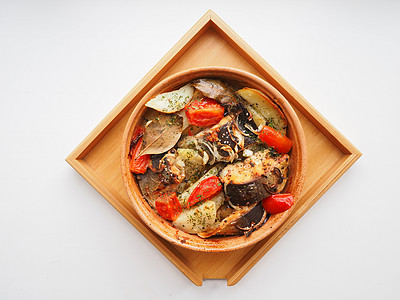 蔬菜的鱼盘美食土豆摄影海鲜盘子烤鱼烹饪午餐餐厅美味背景图片